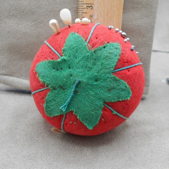 Vintage Sewing Lot: Tomato Pin Cushion, Buttons, Snaps, & Pins - Picture 5 of 6